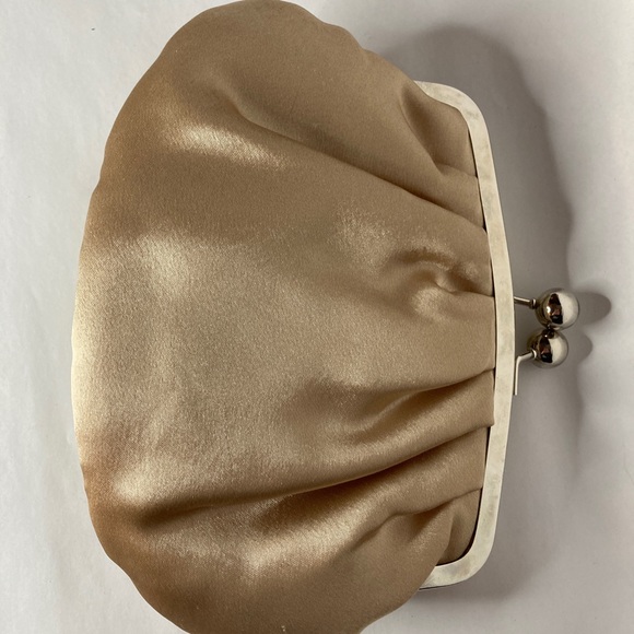 Champagne silk flower purse - Picture 4 of 6